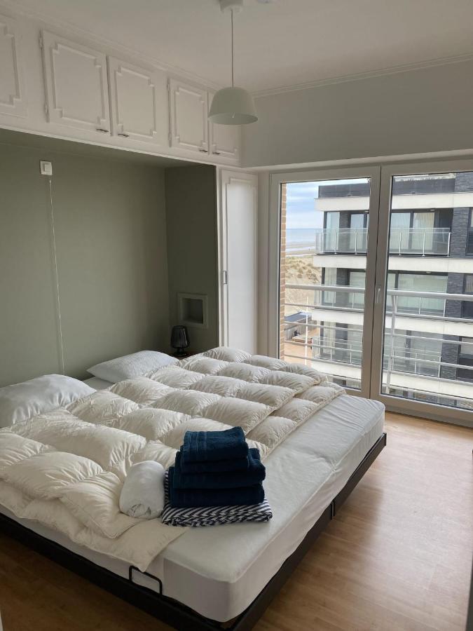 Appartment With Frontal Sea View With 3 Bedrooms Koksijde Exterior foto